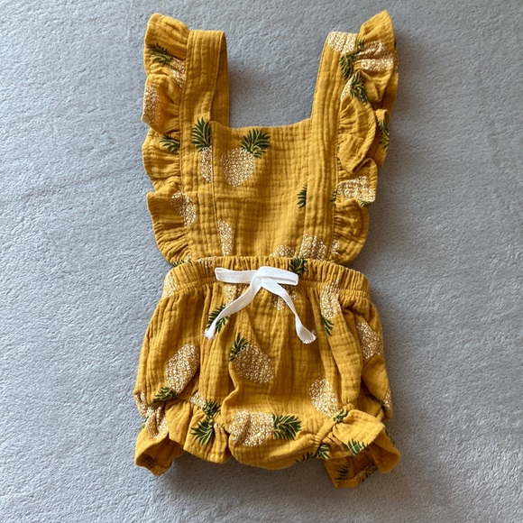 Other - NWOT Pineapple Tie-back Ruffle Romper - 12m